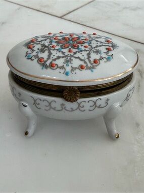 Vintage Antique Hand Painted Ceramic Four leg Trinket Ring Holder